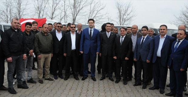 Diyarbakır'ın Bismil ilçesinde 100 servis şoförü, Zeytin Dalı Harekatı'na destek