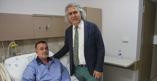 Konya'da dizinde şekil bozukluğu bulunan hasta proteze gerek kalmadan implant