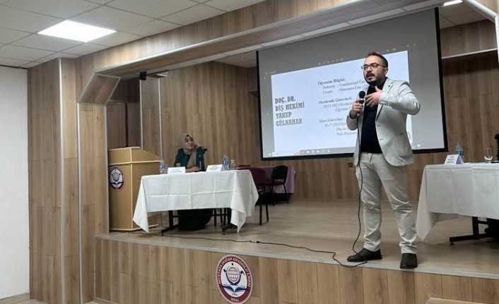 Gülnahar seminerde deneyimlerini ve kazanımlarını öğrencilerle paylaştı.