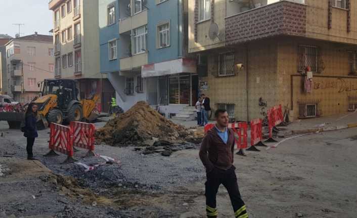 İstanbul Bağcılar’da sokak içerisinde yapılan alt yapı çalışması sırasında doğalgaz