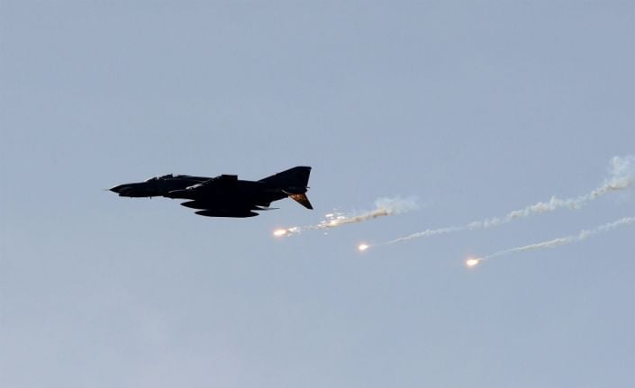 Suriye’nin Doğu Guta bölgesinde bir sığınağa düzenlenen saldırıda 37 sivil
