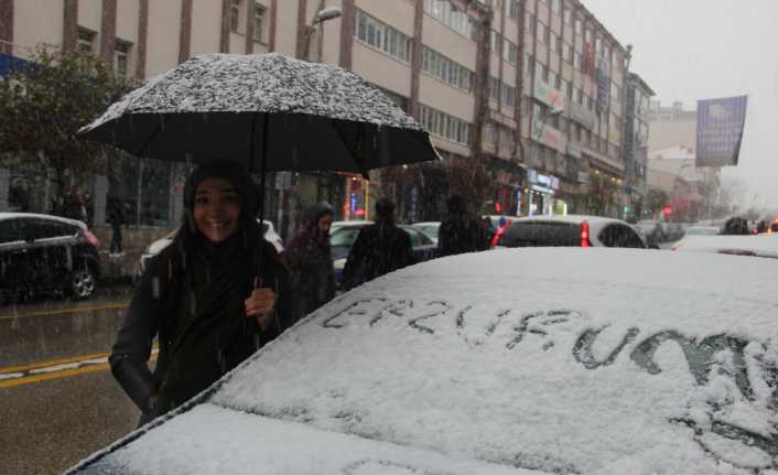 Doğu Anadolu Bölgesi’nde kar yağışının ardından soğuk hava etkisini artırdı.