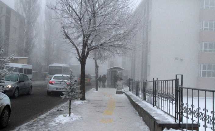 Doğu Anadolu Bölgesinde soğuk hava etkisini sürdürüyor. Bölgede gece en