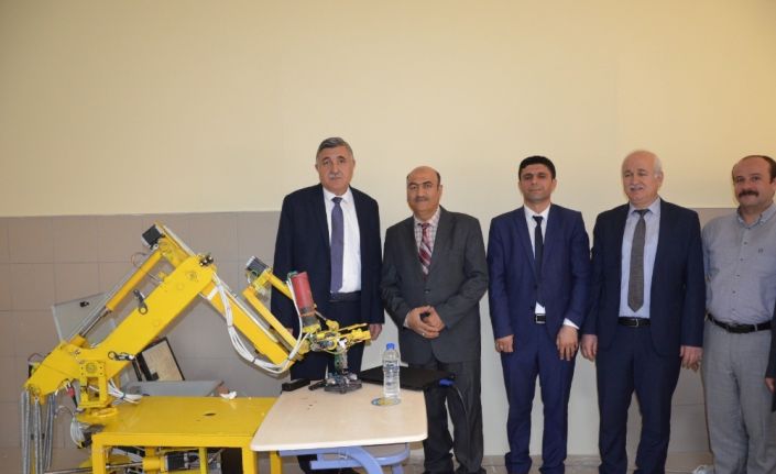 Harran Üniversitesi Makine Mühendisliği Bölümü doktora öğrencisi Savaş Koç, silindirik