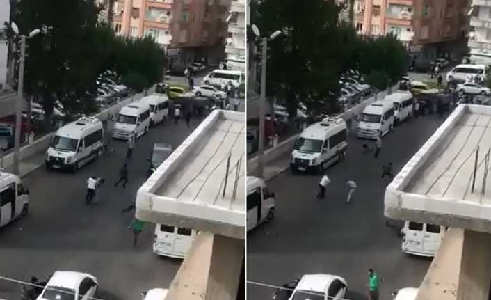 Gaziantep’in Nizip ilçesinde dolmuşçuların sıra ve yolcu nedeniyle birbirine girdiği