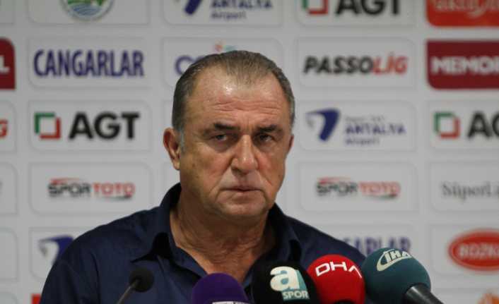 Galatasaray Teknik Direktörü Fatih Terim, "Maicon’u soktuk baktık olmadı, bu