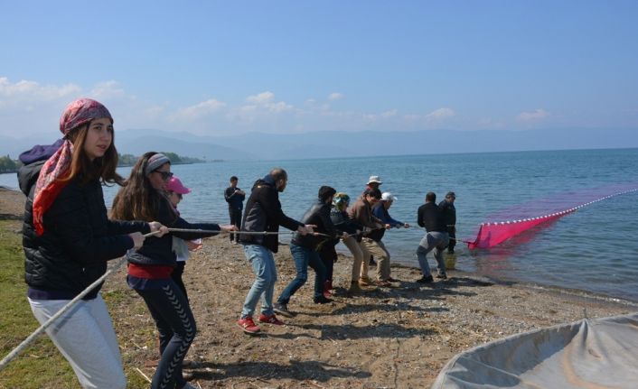İstanbul Üniversitesi Su Bilimleri Fakültesi, "Dünya Balık Göçü Günü"nü İznik