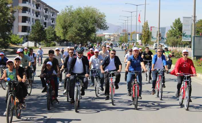 Bisiklet turu ve yürüyüş etkinliği düzenlendi.