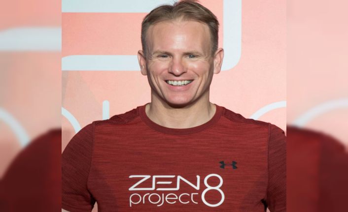 Dünyaca ünlü fitness ve diyet uzmanı Mark Macdonald, bir kozmetik