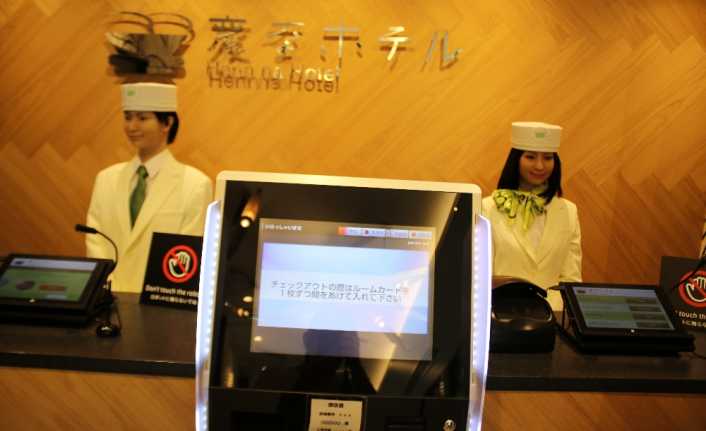 Japonya’da bir otelde müşterileri