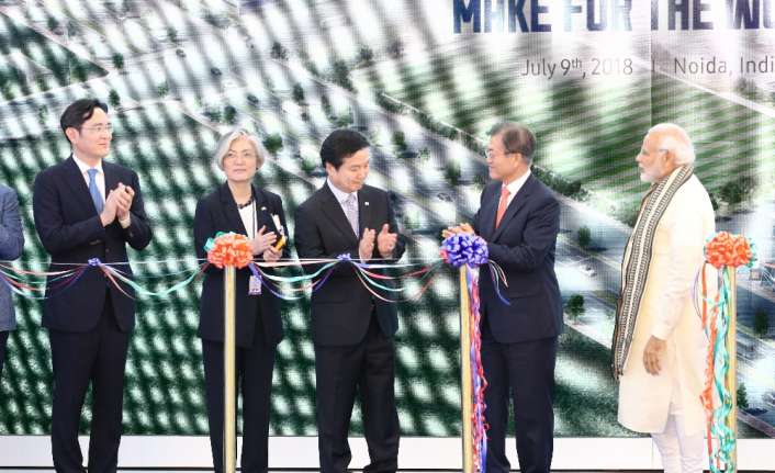 Samsung, dünyanın en büyük telefon fabrikasını Hindistan’da açtı. 