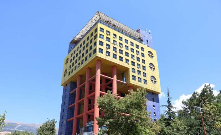Google’da ‘dünyanın en saçma binası’ olarak arama yapıldığında ilk sırada