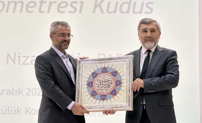Prof. Dr. Nizamettin Parlak, “Dünyanın Termometresi: KUDÜS” konulu konferans verdi.