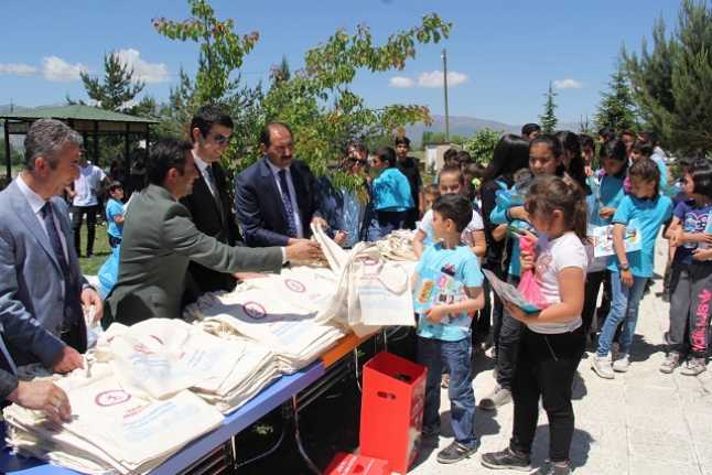 Ulalar Anadolu Lisesi tarafından hazırlanan‘Dünyayı Çöpe Dönüştürme, Atıklarını Geri Dönüştür’