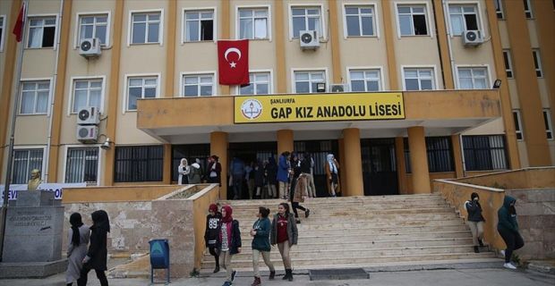 Şanlıurfa'da bir lisede, yetkilisi bulunmayan, öğrencilerin alışveriş yaptıktan sonra parasını