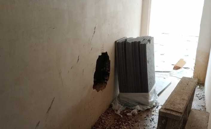 Bursa’da bir inşaat firmasının ofisine yan daireden açtıkları 30 santimetre