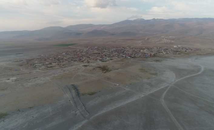 Afyonkarahisar il sınırları içerisinde yer alan Eber Gölü, su kaynaklarının