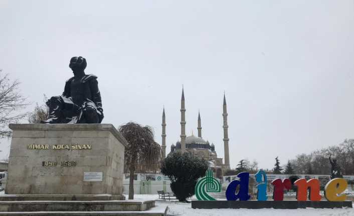 Balkanlar’dan gelen soğuk ve yağışlı havanın etkisine giren Edirne ve