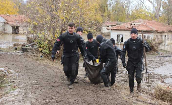 Edirne’de selde kaybolan Veysel Evren’in cesedine ulaşıldı. Yaşlı adamın cansız
