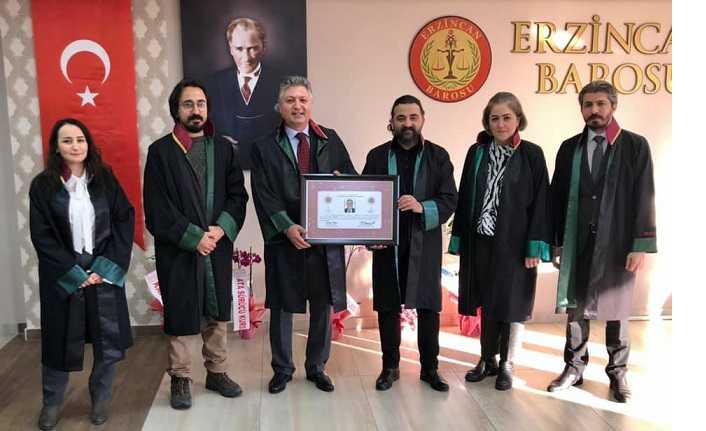 Stajını başarıyla tamamlayan Eğitimci Şevki Akdağ’ın avukatlık yemin töreni icra