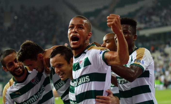 Bursaspor’dan İtalyan ekibi Udinese’ye transfer olan defans oyuncusu Ekong, yeşil-beyazlı