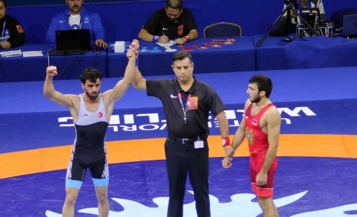 Macaristan’da devam eden Dünya Grekoromen Güreş Şampiyonası’nda 55 kiloda Ekrem