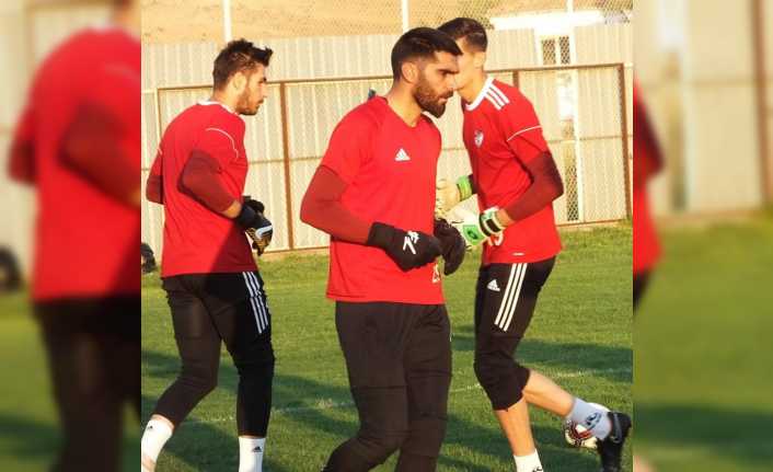 Transfer tahtasını açamayan Elazığspor, sezon öncesi anlaşmaya vardığı futbolculara lisans