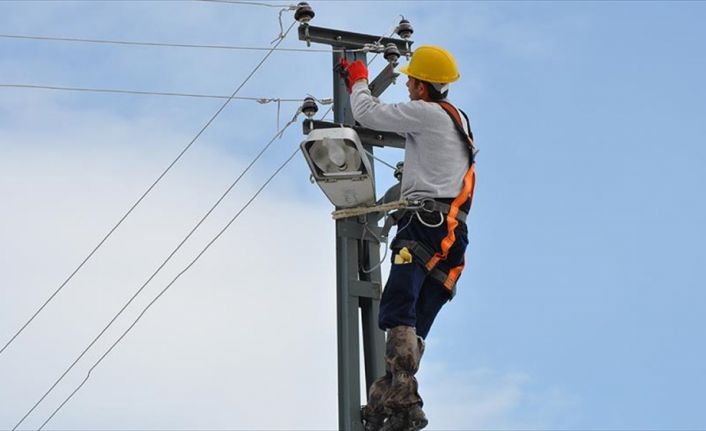 Elektrik dağıtım şirketleri tarafından kurulacak coğrafi bilgi sistemlerinde, şirketin arıza,