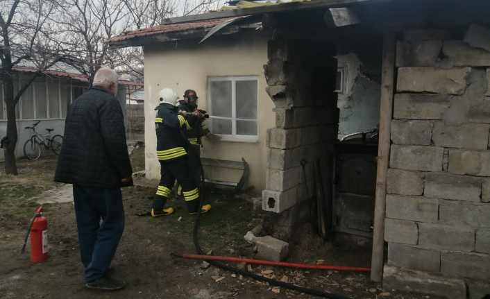 Erzincan'da bir evde, elektrikli