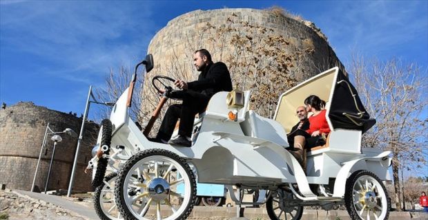 Bir girişimci tarafından prototipi Diyarbakır'a getirilen elektrikli fayton, tarihi Sur