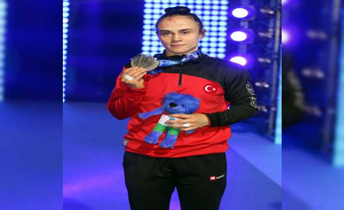 Macaristan’ın başkenti Budapeşte’de düzenlenen Dünya Güreş Şampiyonası’nda 59 kiloda Elif