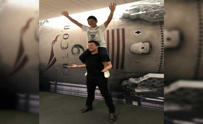Fütürist iş adamı Elon Musk, Ay’a yolculuğa hazırlanıyor.