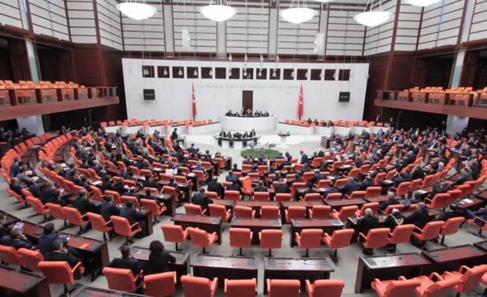 TBMM Genel Kurulunda, emeklilikte yaşa takılanların sorunlarının çözümüne yönelik Meclis