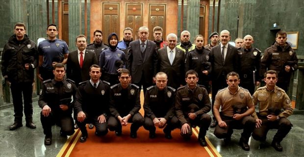 Cumhurbaşkanı Recep Tayyip Erdoğan, yeni tasarlanan üniformalarını giyen polis ve