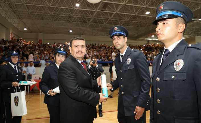 Erzincan Polis Meslek Eğitim Merkezinde (POMEM) eğitimlerini tamamlayan 23. dönem