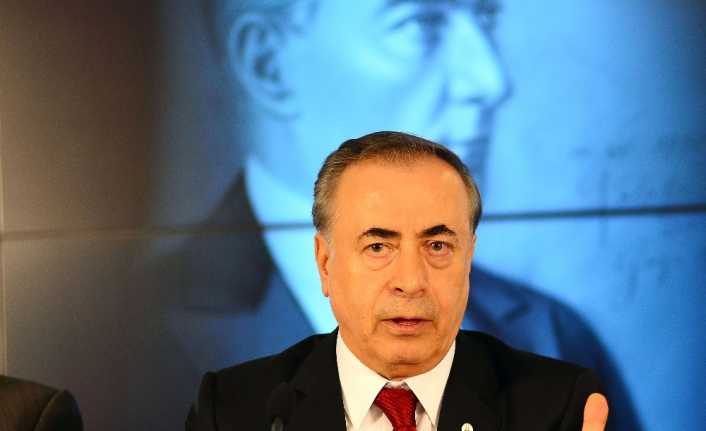 Galatasaray Başkanı Mustafa Cengiz, Emre Akbaba’yı 4 milyon Euro bonservis