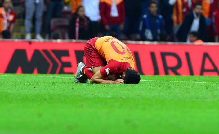 Emre Akbaba’nın BB Erzurumspor karşılaşmasında aldığı darbe sonrası sol ayak