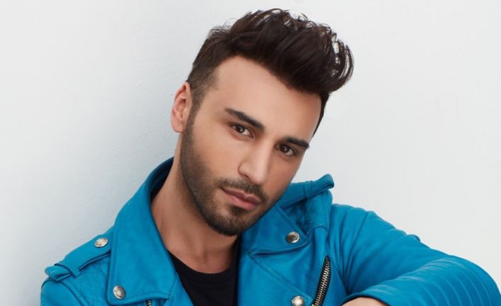 Şarkıcı ve bestekar Emre Kaya, "Bu yaz çok iddialıyım" dedi.