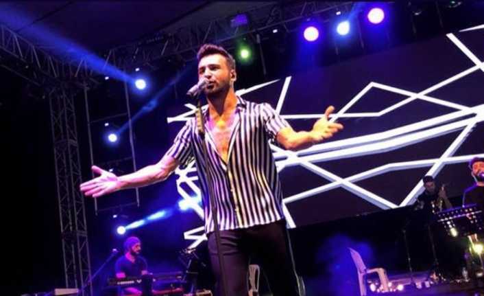 Ünlü sanatçı Emre Kaya, konser serisine devam ederken kendisi için