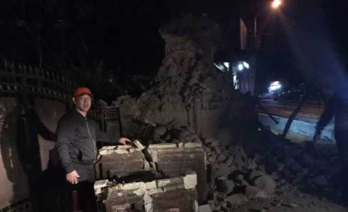 Endonezya’da gece saatlerinde 6,3 büyüklüğünde meydana gelen depremde en az