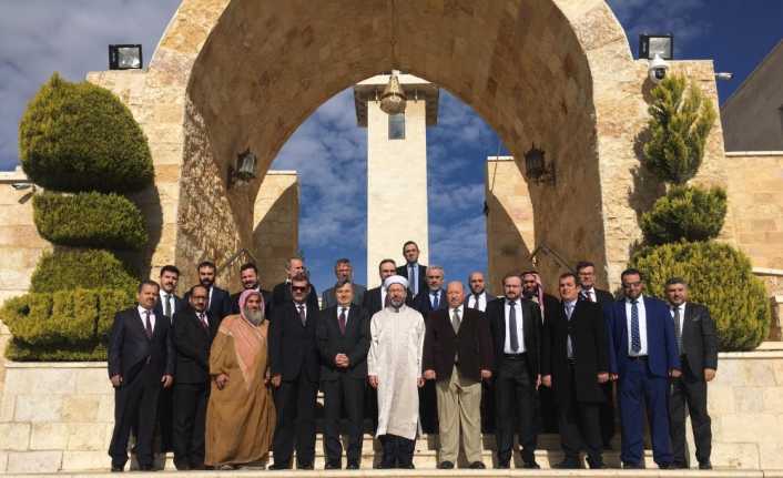 Diyanet İşleri Başkanı Ali Erbaş, Ürdün’ün Salt kentindeki Türk şehitliğini
