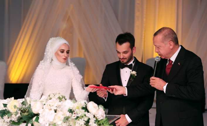 Cumhurbaşkanı Recep Tayyip Erdoğan, Fatih Belediye Başkanı Hasan Suver’in kızı