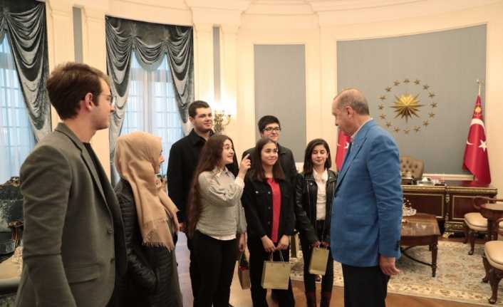 Cumhurbaşkanı Recep Tayyip Erdoğan, 15 Temmuz Şehitler Anıtı’nı ziyaret eden
