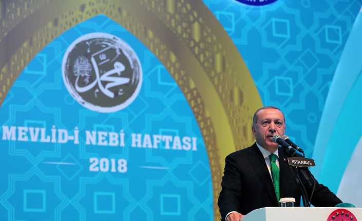 Cumhurbaşkanı Recep Tayyip Erdoğan, "Diyanet İşleri Başkanlığımızı siyasi tartışmaların malzeme