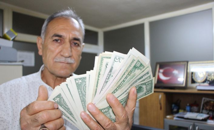 Amasya’da yaşayan Hüseyin Kara, koleksiyonundaki ikisi 83 yıl önce piyasaya