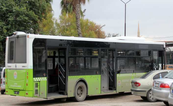 Adana’da yaklaşık 2 ay önce kaldırılan durakta inmek isteyen yaşlı