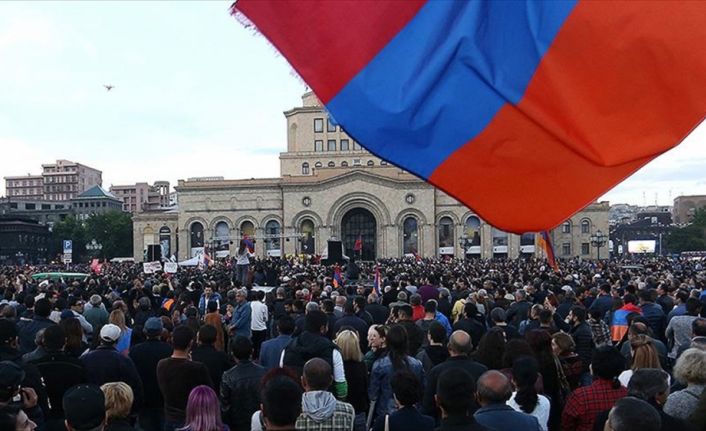 Ermenistan’daki eylemler sonrasında iktidar