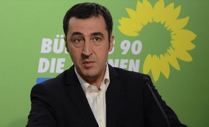 Almanya'da Yeşiller Partisi Milletvekili Özdemir'e Ermenistan Devlet Liyakat Nişanı verildi.