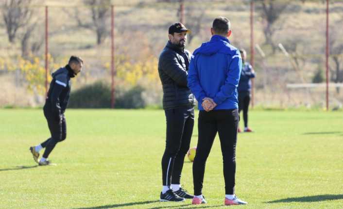 Evkur Yeni Malatyaspor’un teknik direktörü Erol Bulut, bu sezonki hedeflerinin
