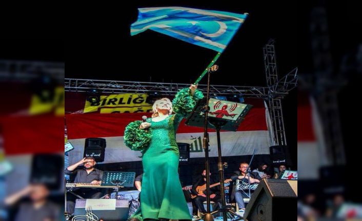 Ses sanatçıları Muazzez Ersoy ve Mahmut Tuncer Irak’ın Kerkük şehrinde
